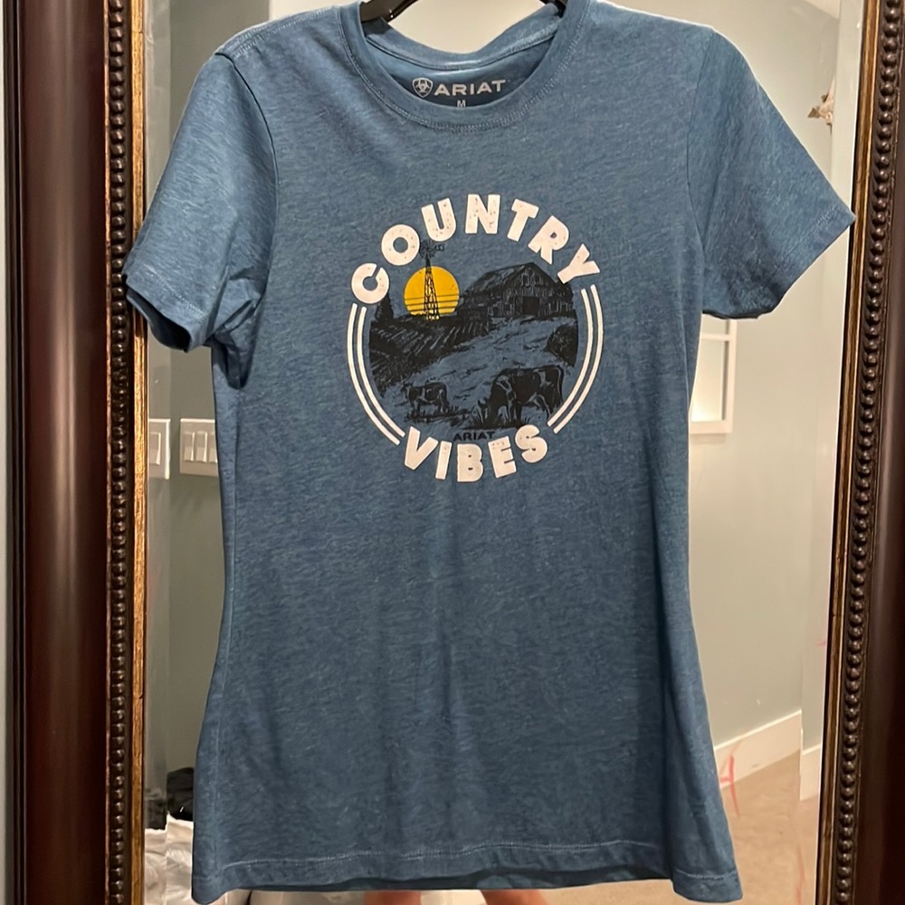 Ariat- Women’s size medium shirt “country vibes”